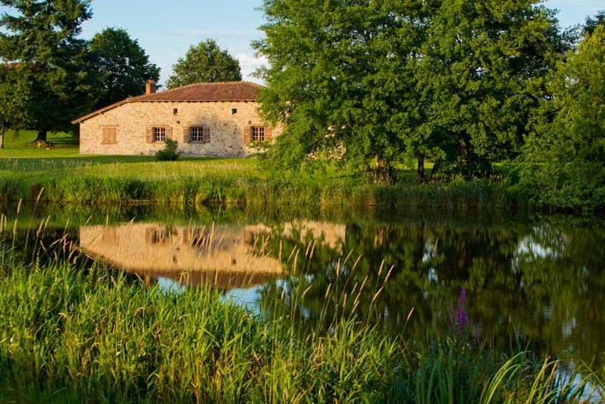 HOTEL Domaine des Etangs Massignac Exterior foto